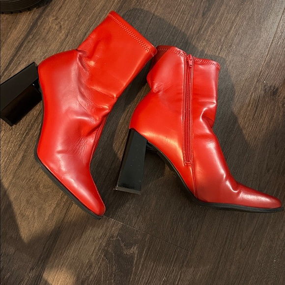 Border-Line Stretch Red Metallic Block Heel Booties 🫧 - Picture 9 of 9